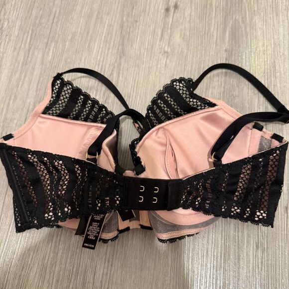 Victoria’s Secret Luxe Lace Lightly padded plunge Bra size 34C - Picture 6 of 8